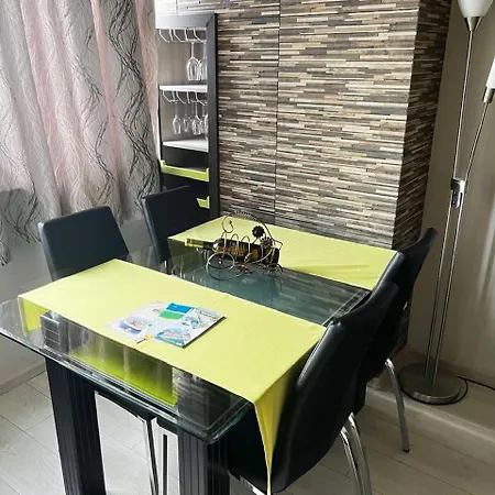 Avelov Art Apartment *